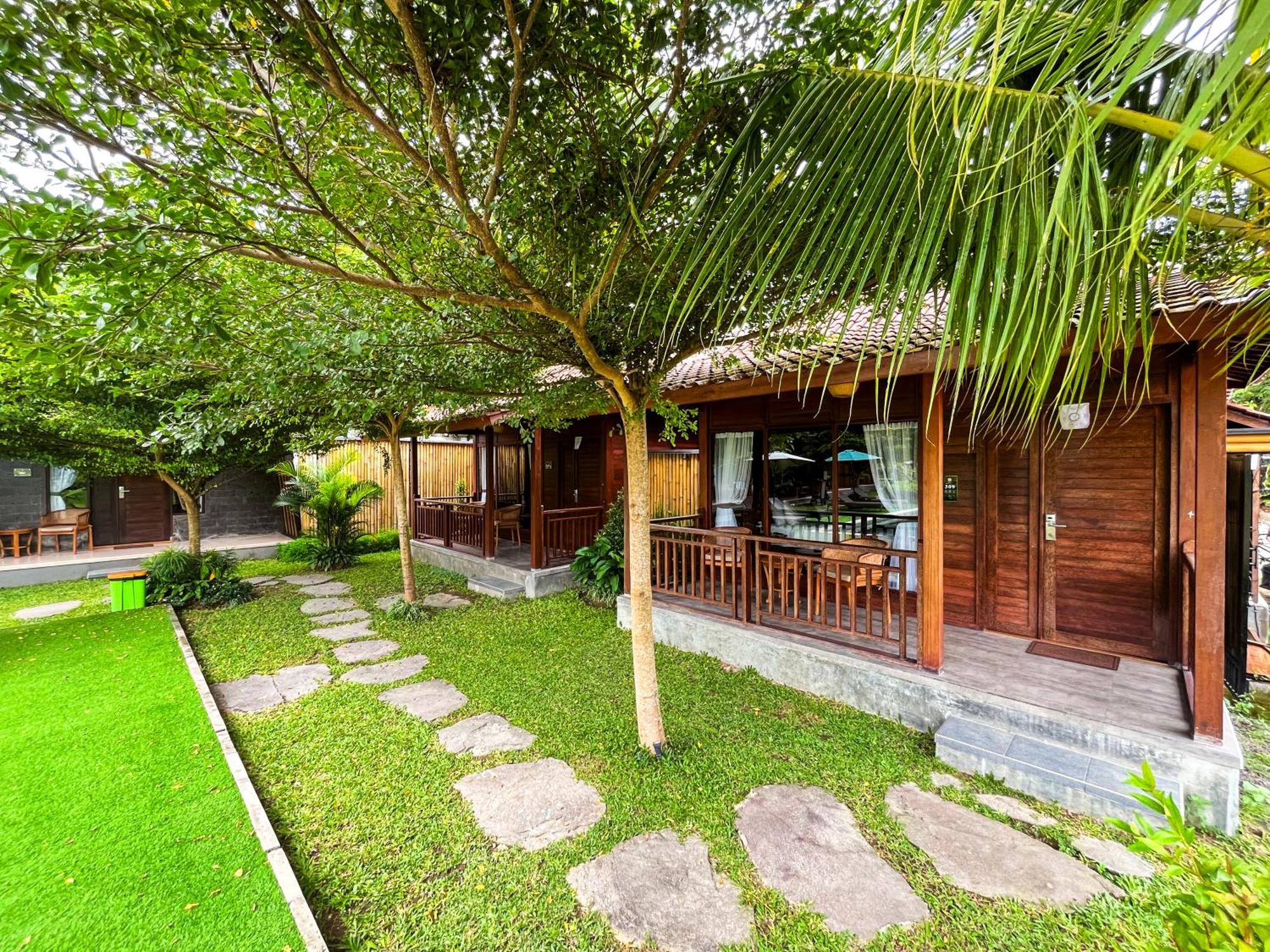 Adil & 4* Ubud
